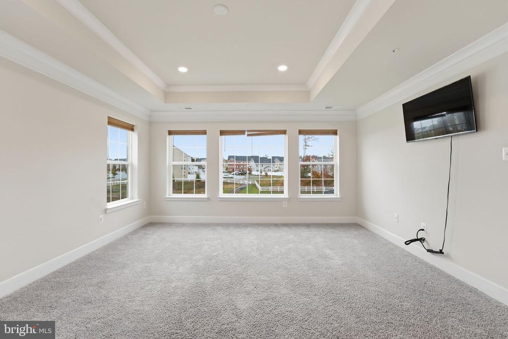 4564 SHAKESPEARE CIRCLE