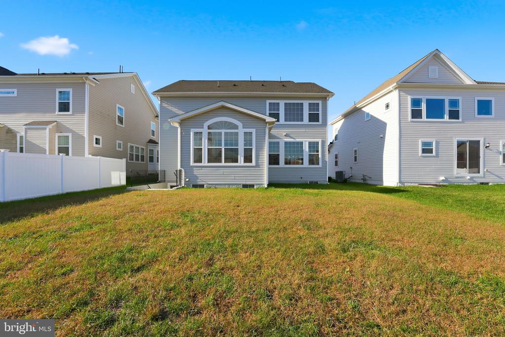 4564 SHAKESPEARE CIRCLE