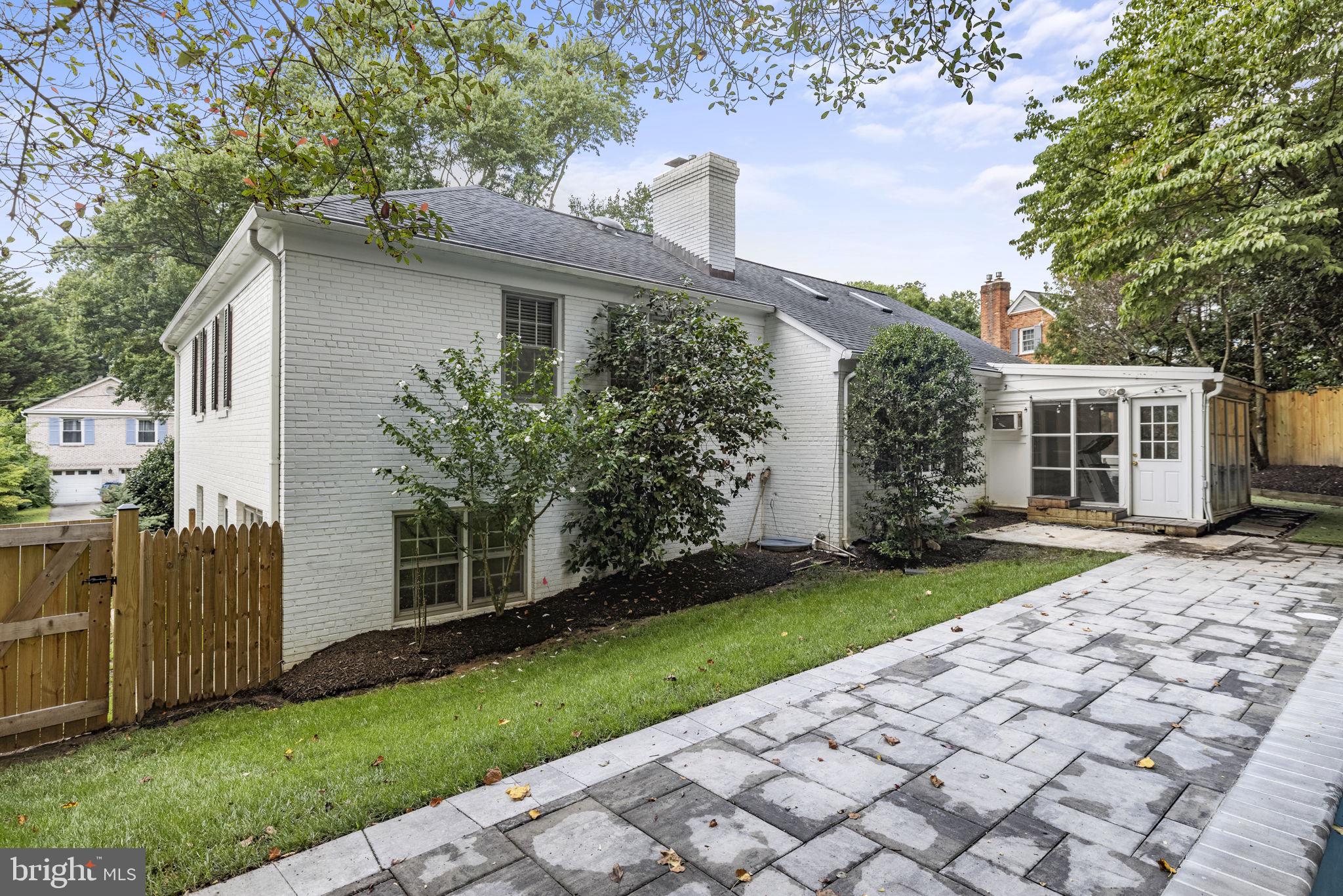 10105 E BEXHILL DRIVE