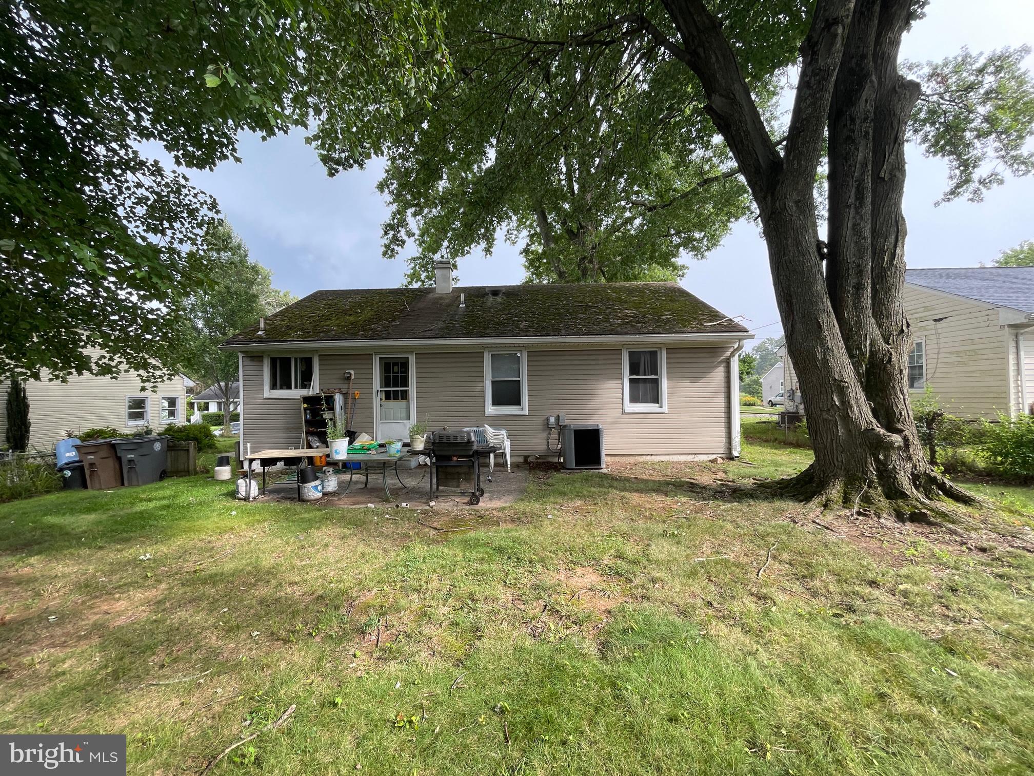 1214 Highwood ROAD