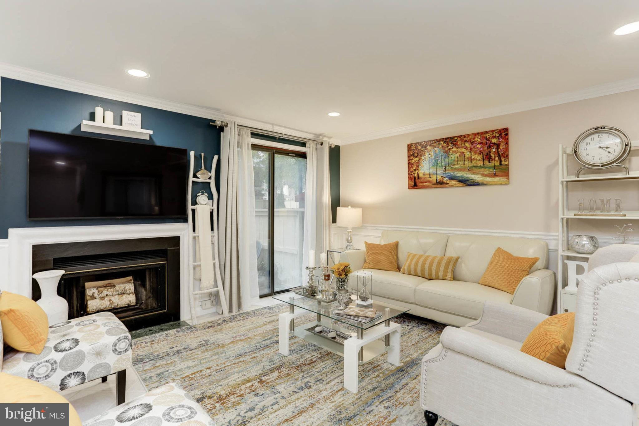 4 Lea Pond COURT