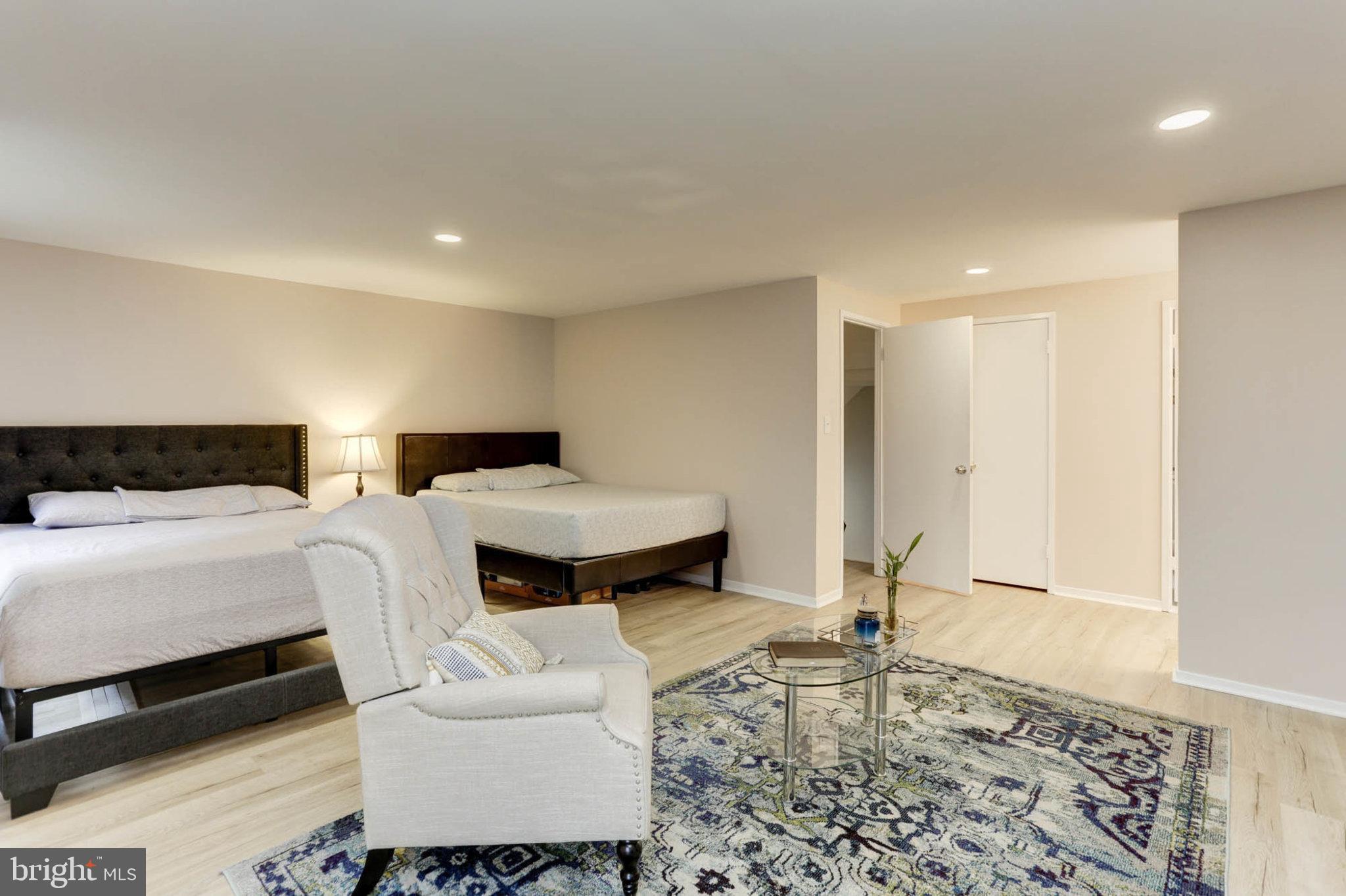 4 Lea Pond COURT