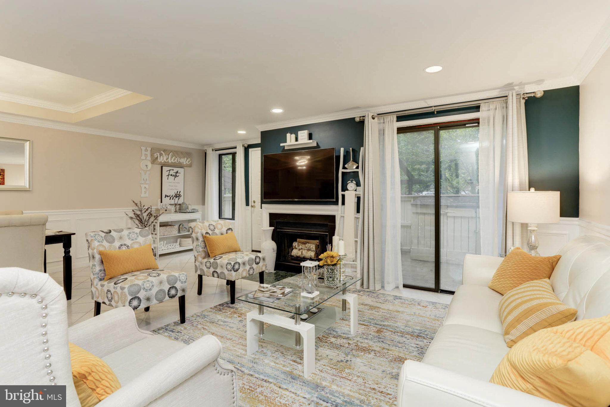 4 Lea Pond COURT