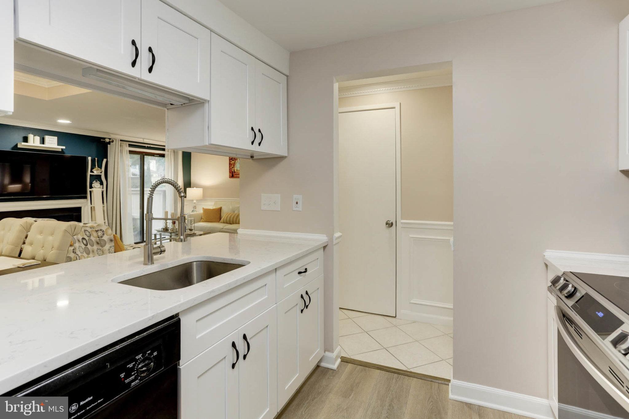 4 Lea Pond COURT
