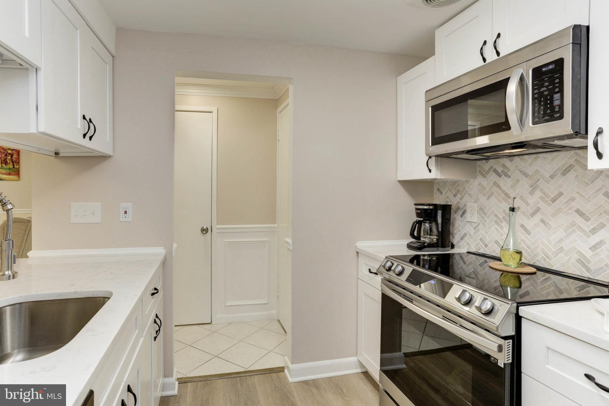 4 Lea Pond COURT