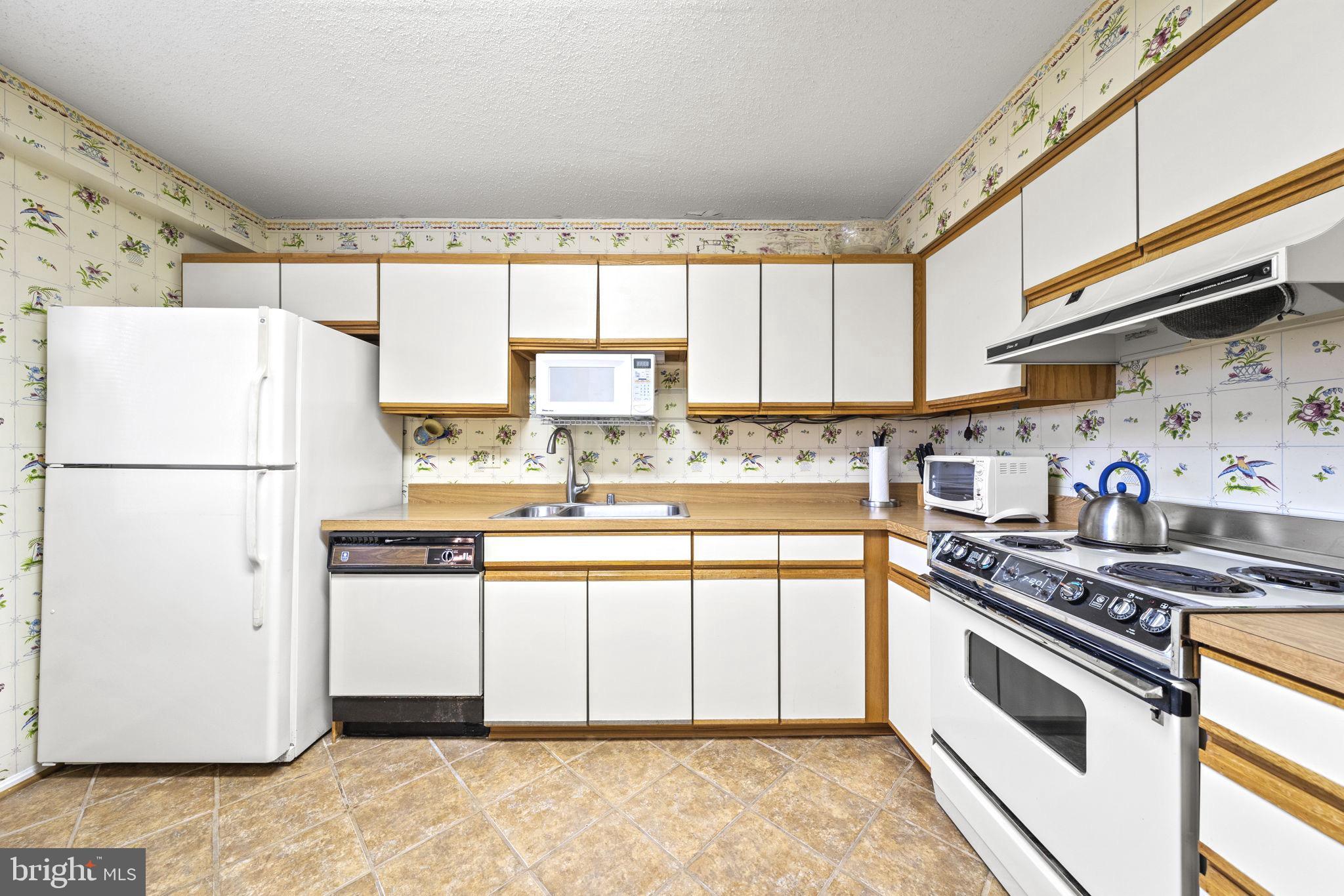 15100 Interlachen DRIVE Unit: 4-426
