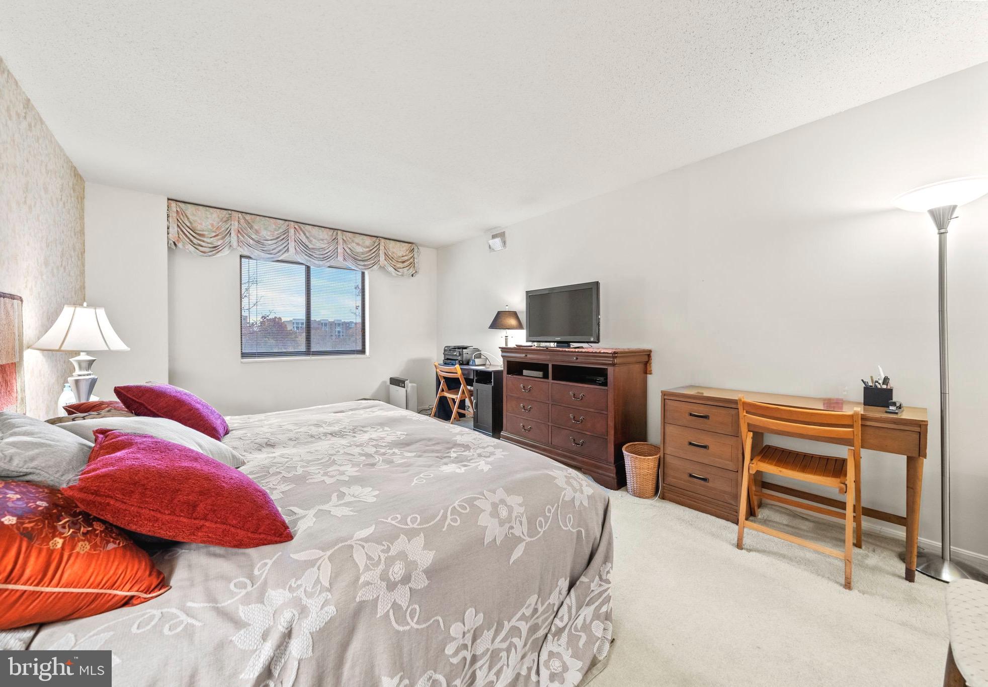 15100 Interlachen DRIVE Unit: 4-426