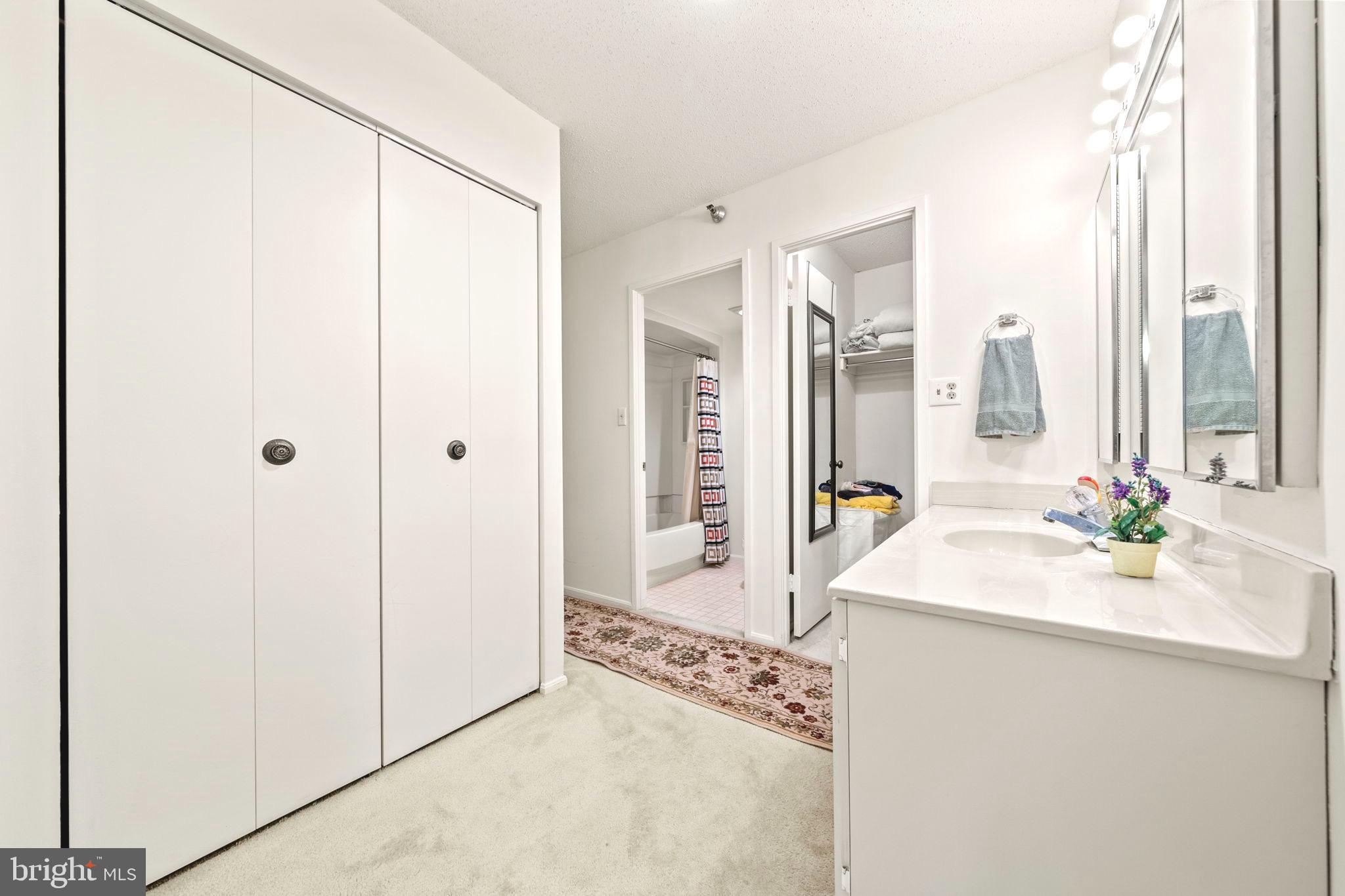 15100 Interlachen DRIVE Unit: 4-426
