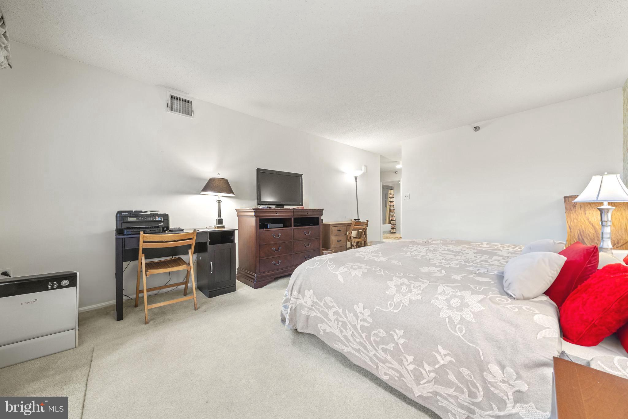 15100 Interlachen DRIVE Unit: 4-426