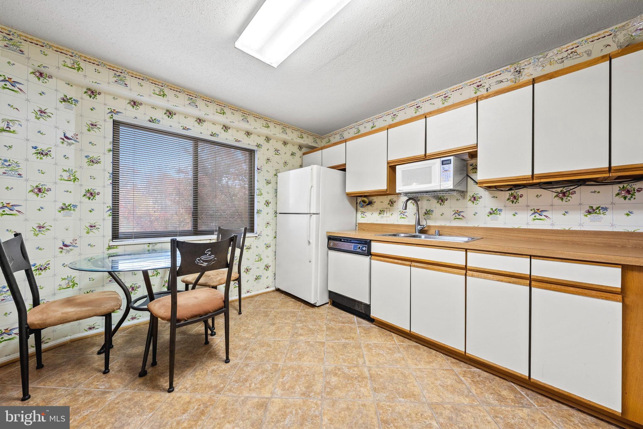 15100 Interlachen DRIVE Unit: 4-426