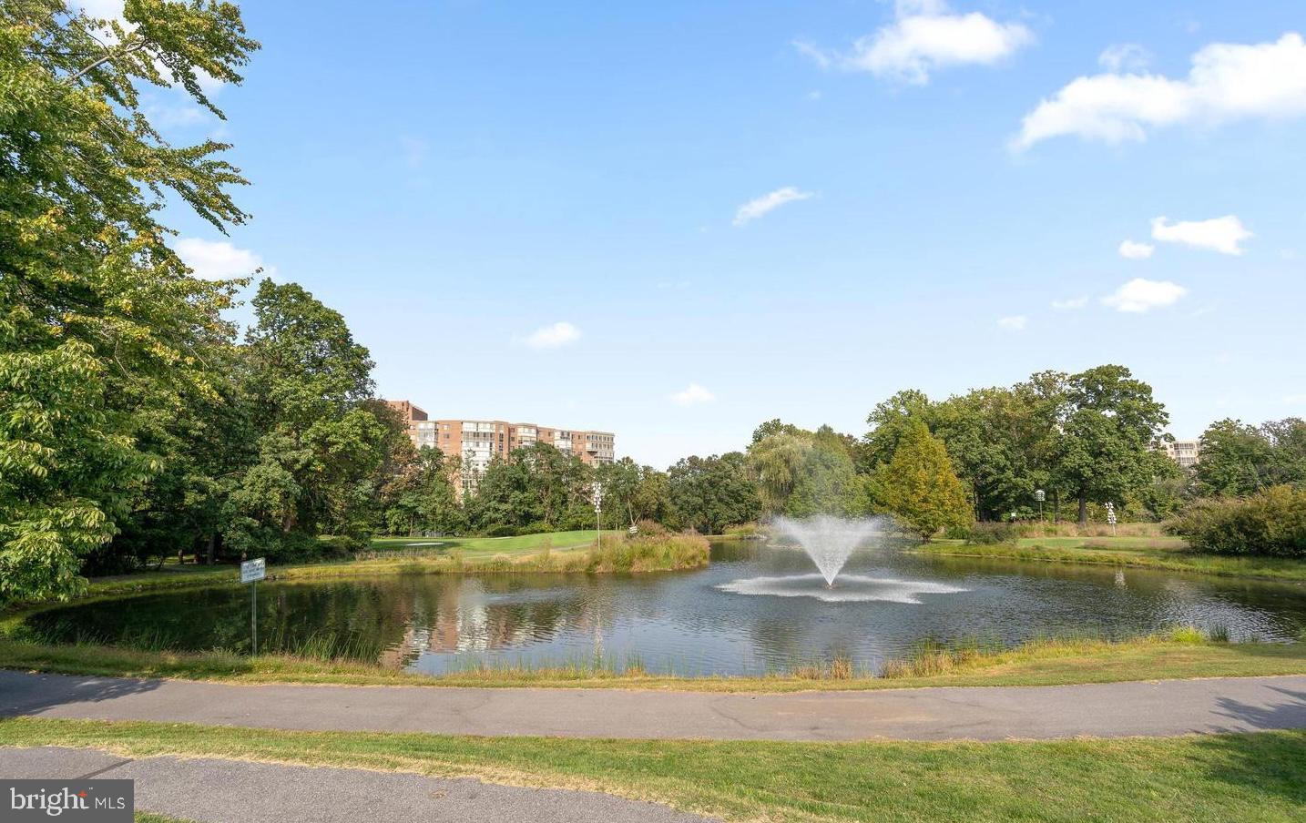 15100 Interlachen DRIVE Unit: 4-426