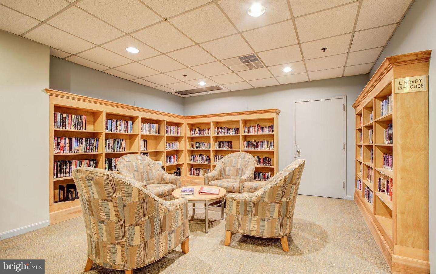 15100 Interlachen DRIVE Unit: 4-426