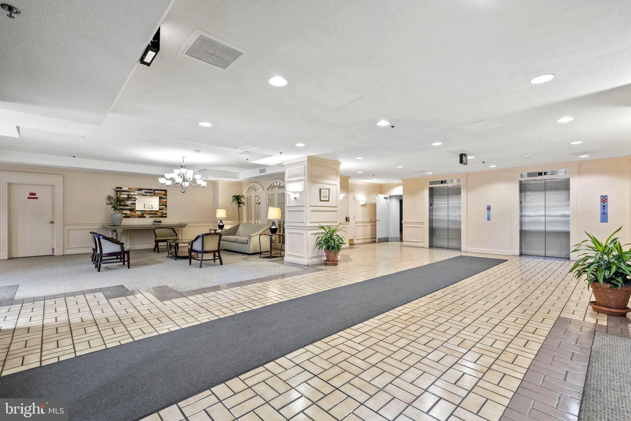 15100 Interlachen DRIVE Unit: 4-426