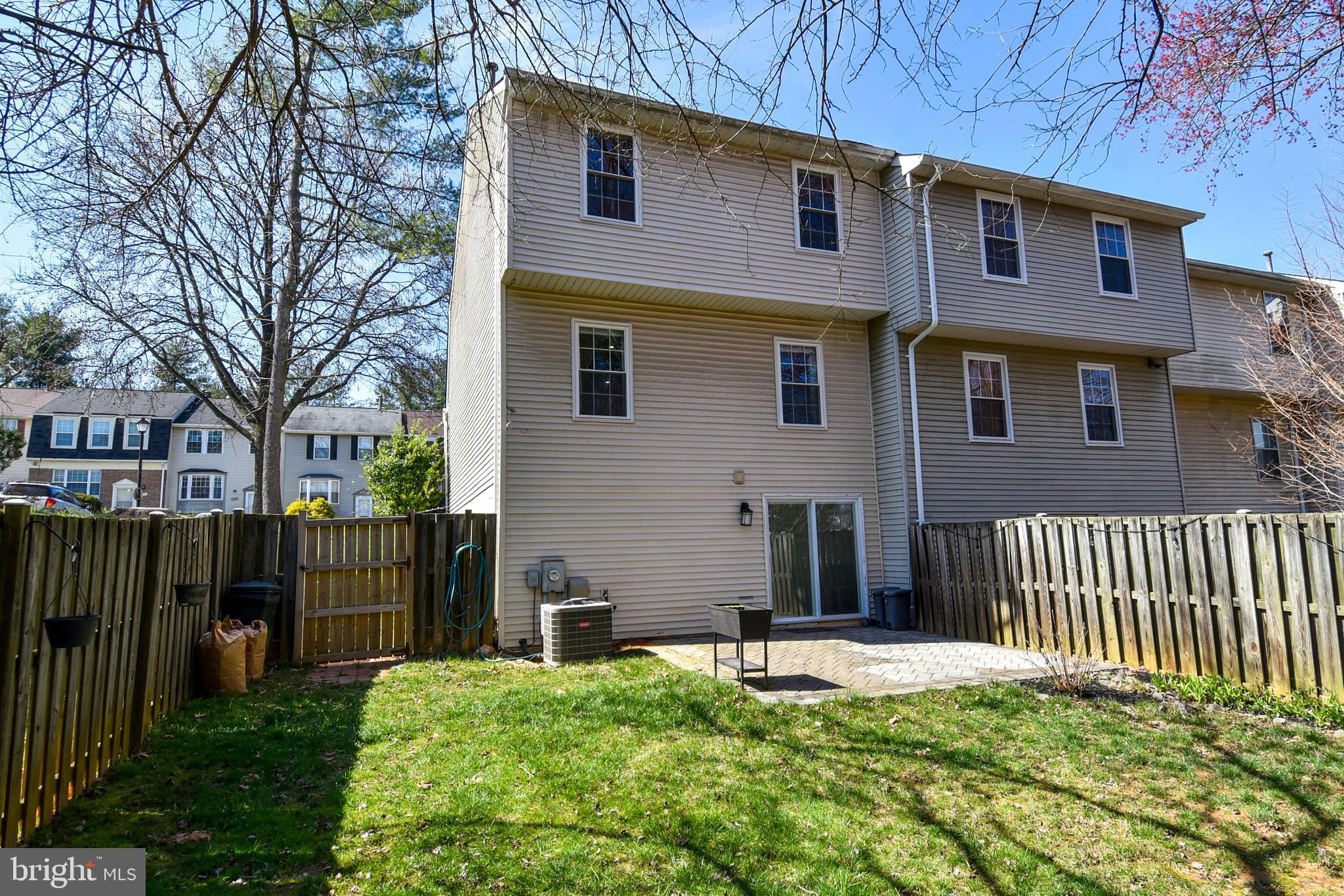 15913 Yukon Ln