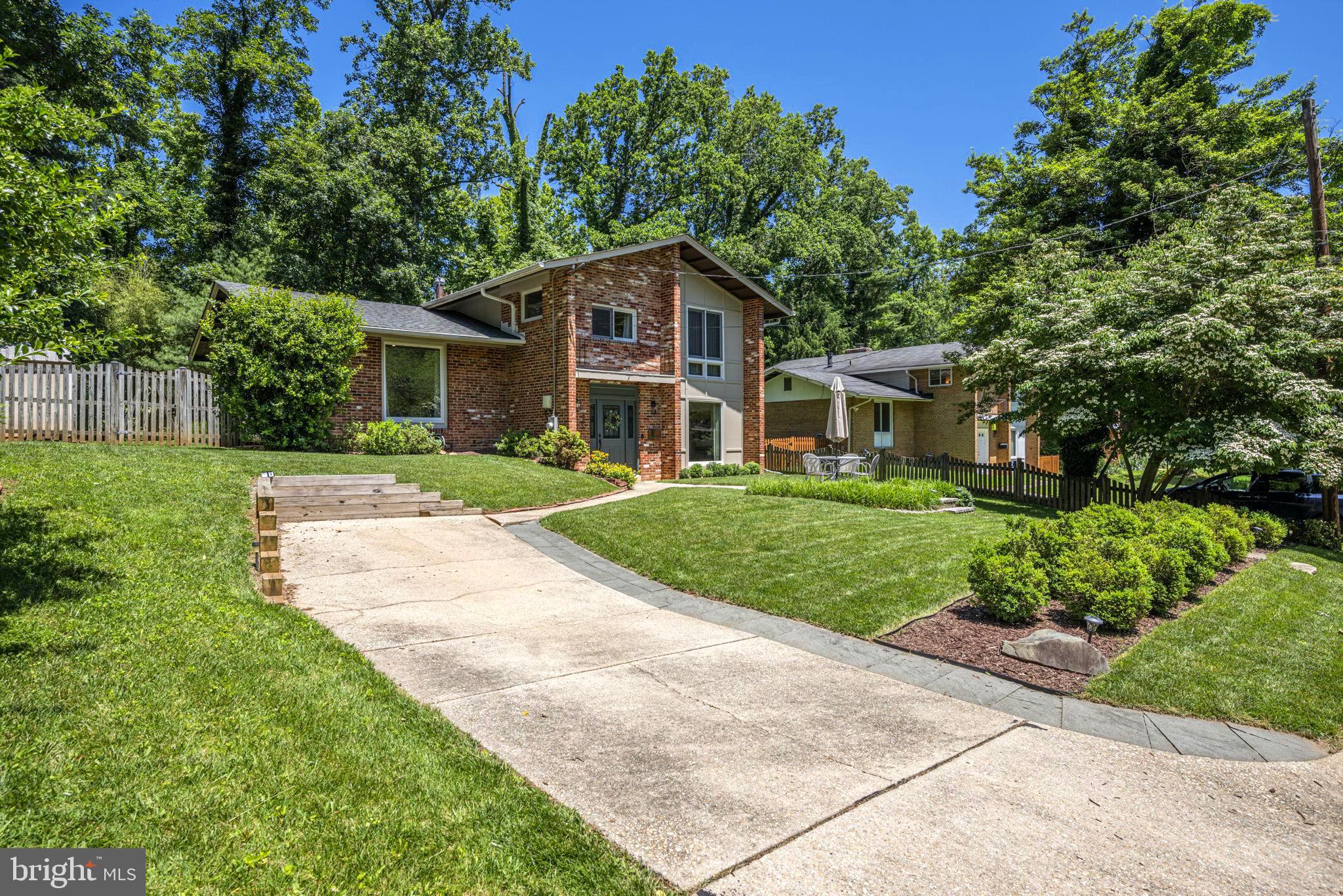6423 Earlham Dr