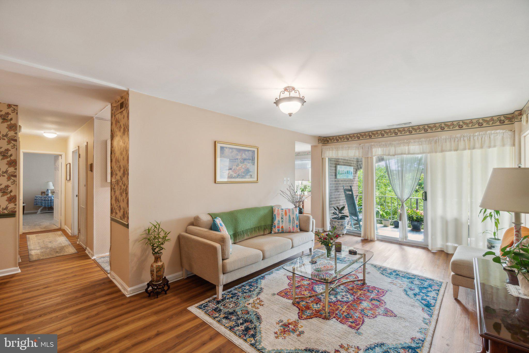 438 Girard St #202