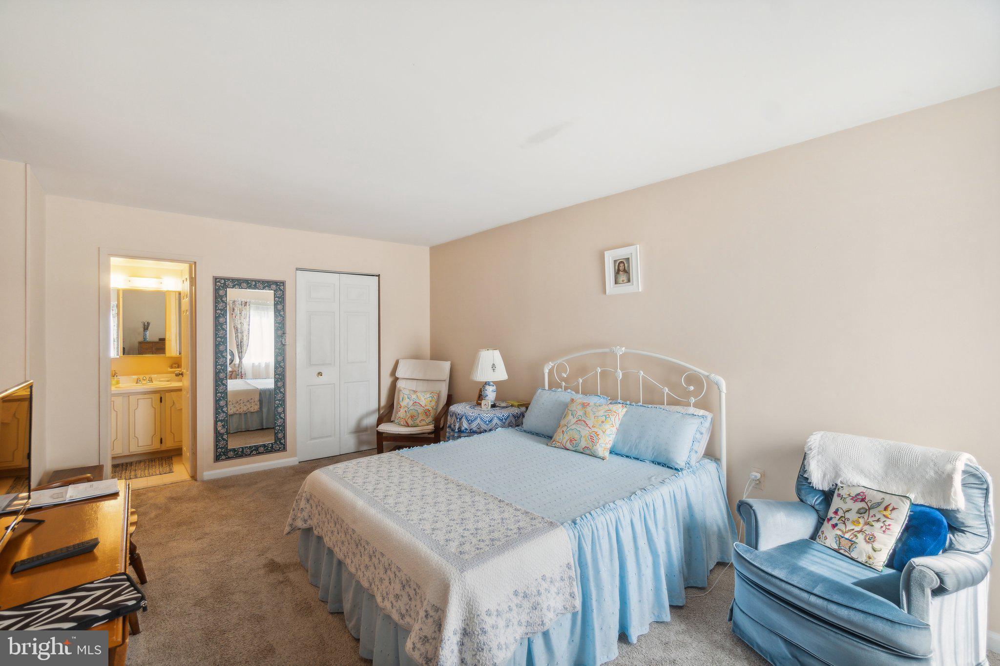 438 Girard St #202