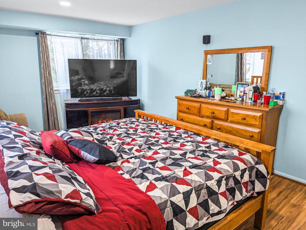 11406 Cherry Hill Rd #202