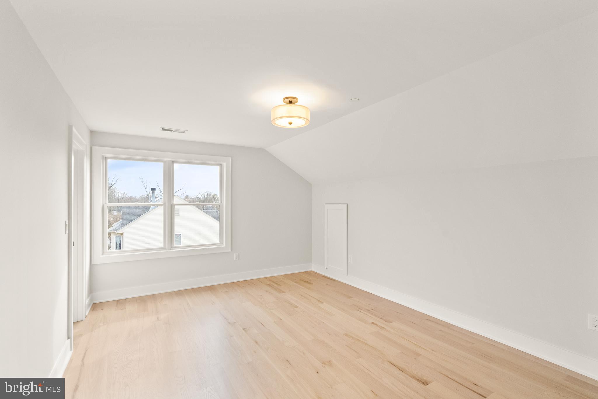 10013 Montauk Ave