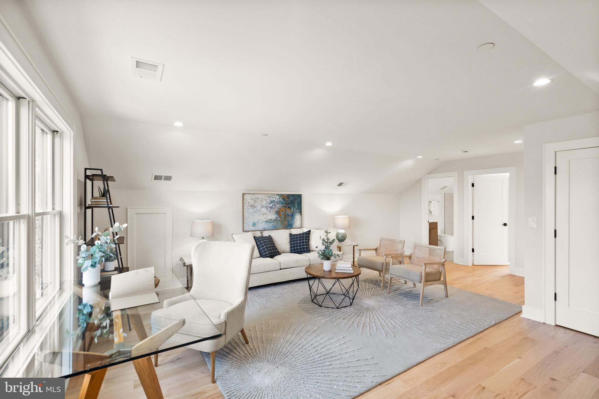 10013 Montauk Ave