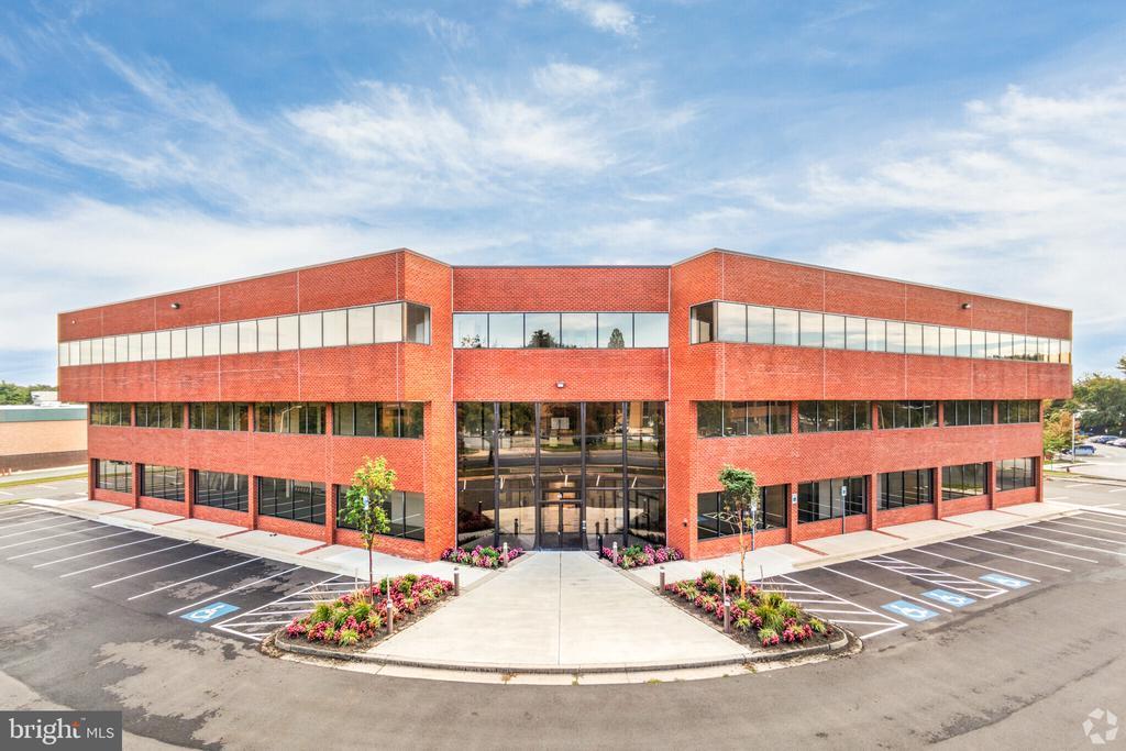 4 Taft Ct #300