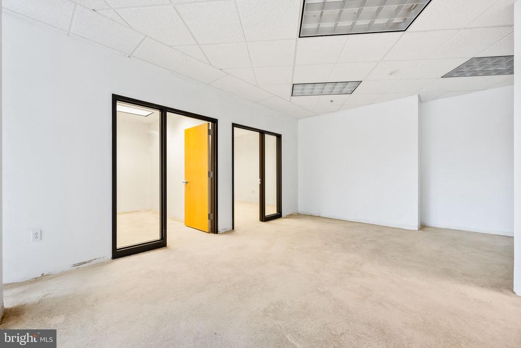 4 Taft Ct #300