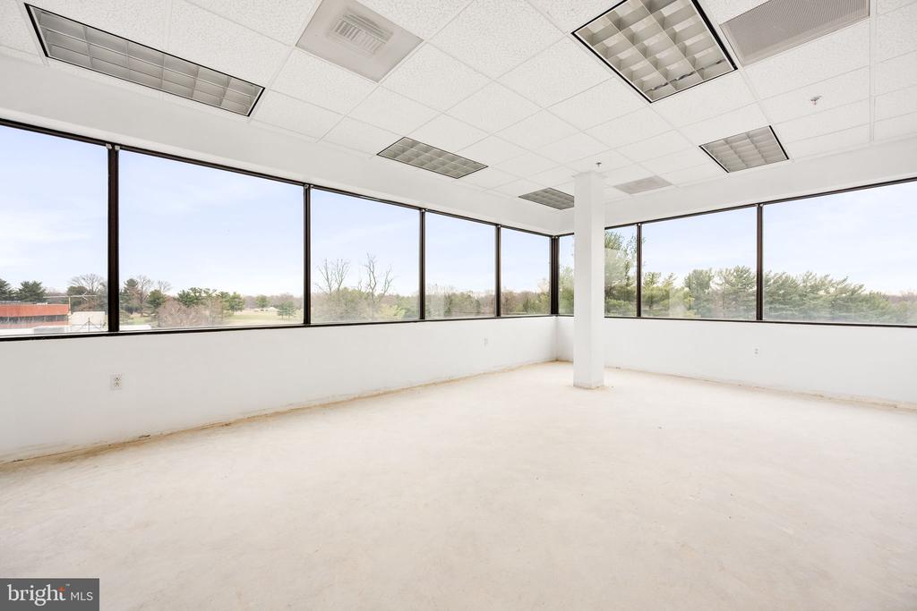 4 Taft Ct #300