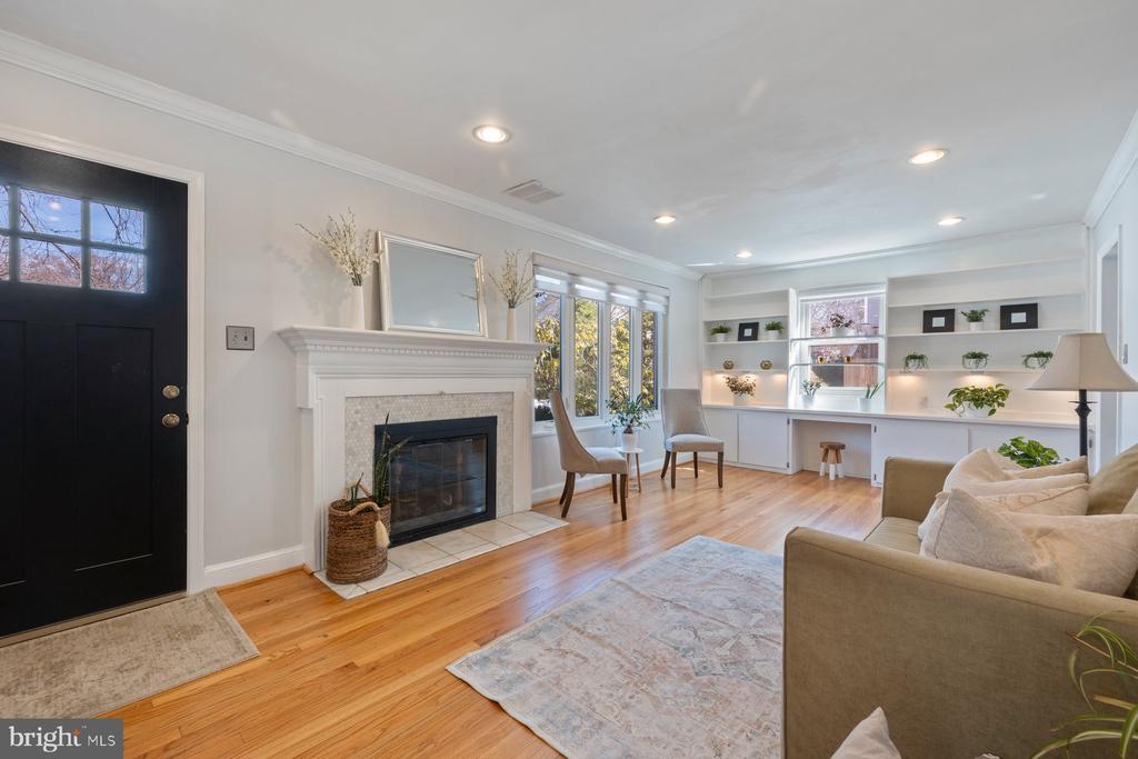 4910 Cushing Dr