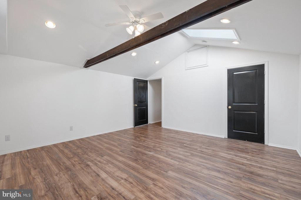 4910 Cushing Dr