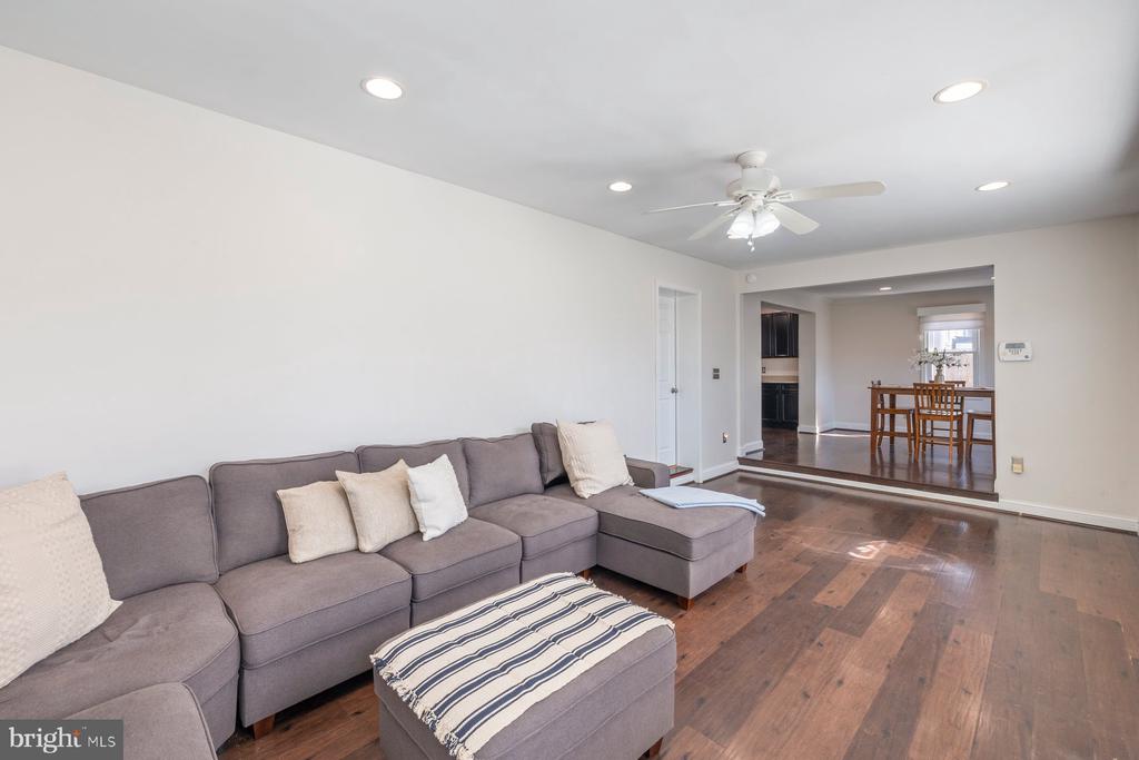 4910 Cushing Dr