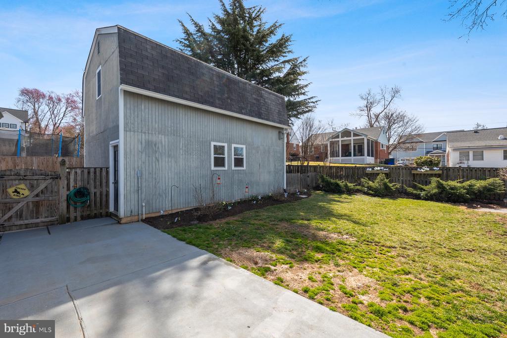 4910 Cushing Dr