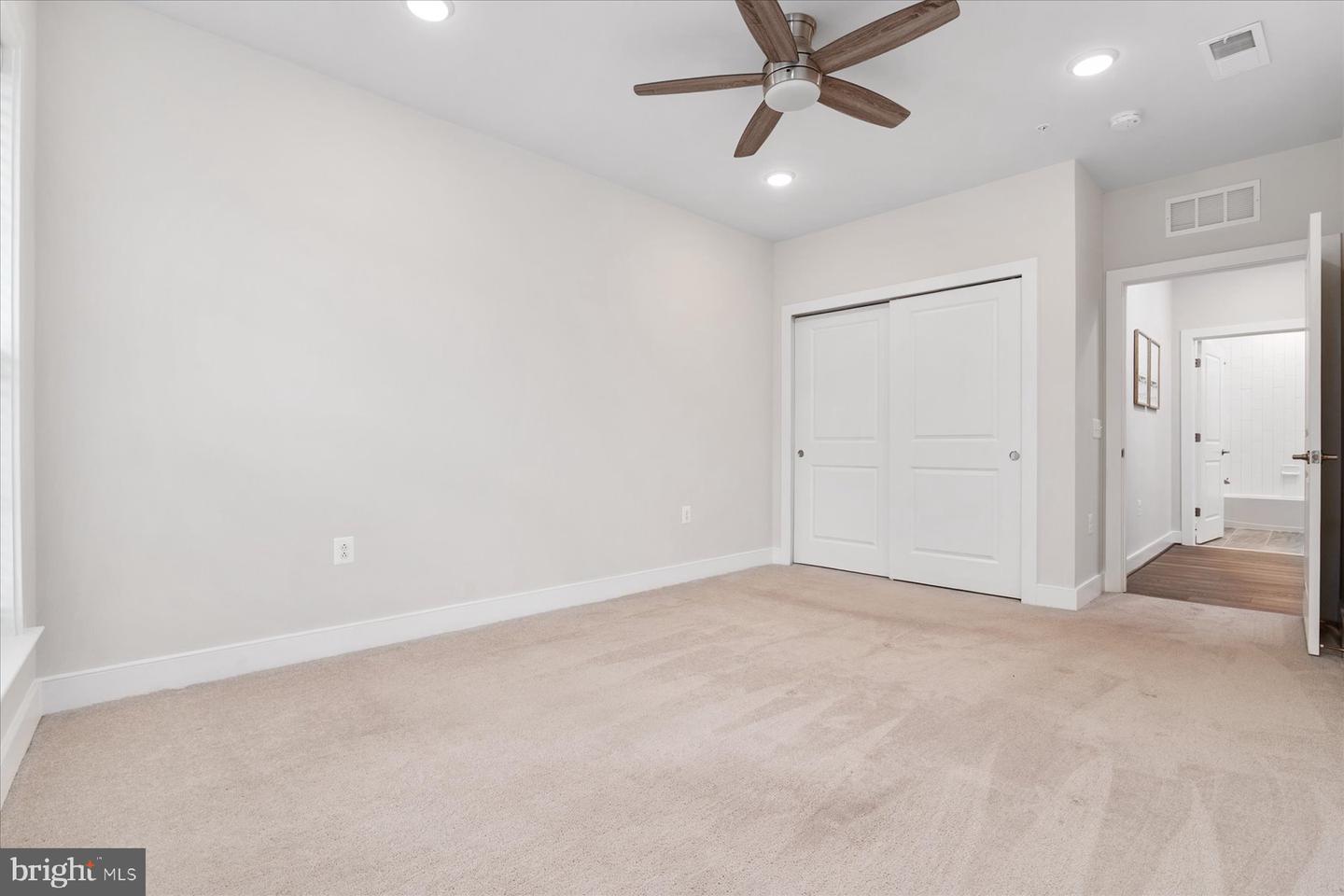210 Decoverly Dr #205