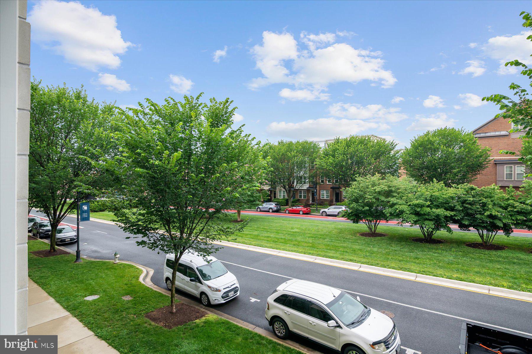 210 Decoverly Dr #205