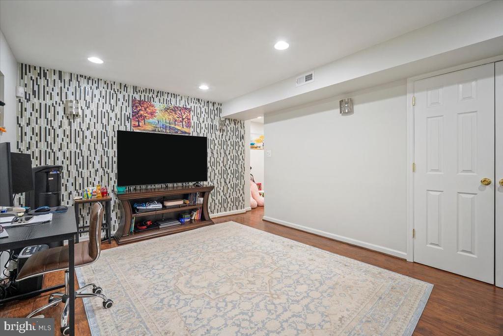 17 GOODPORT LANE