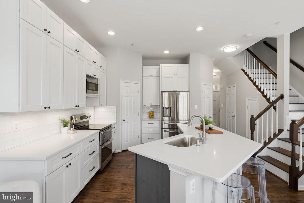 1324 MAIN MEWS