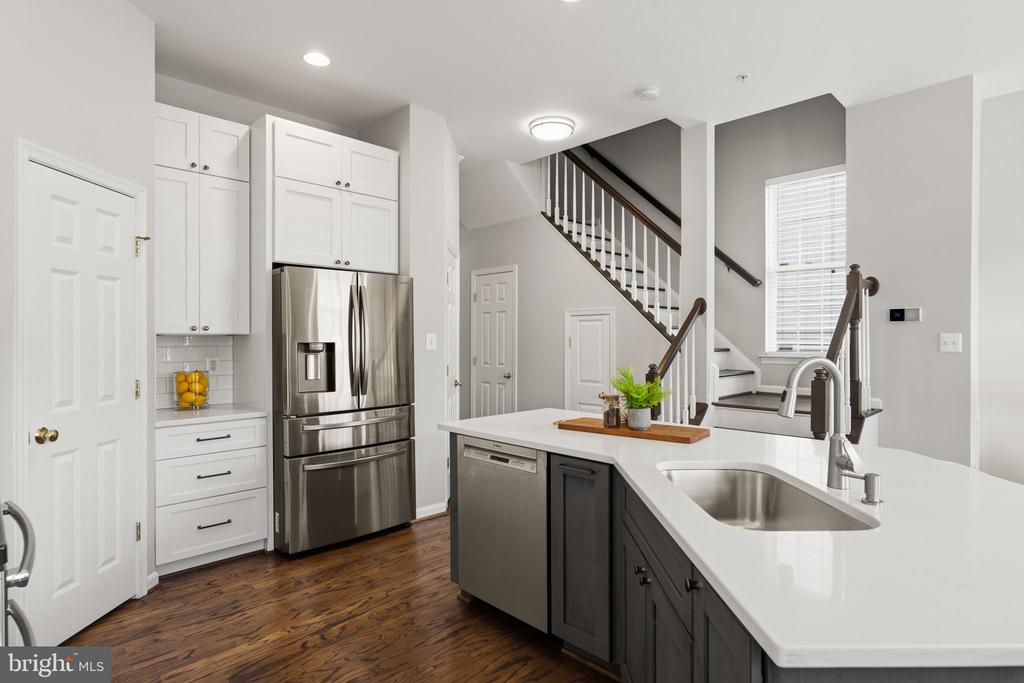 1324 MAIN MEWS
