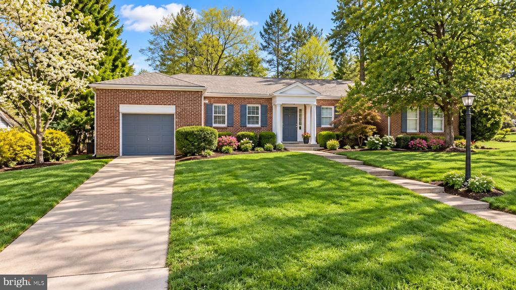 3808 CLUB DRIVE