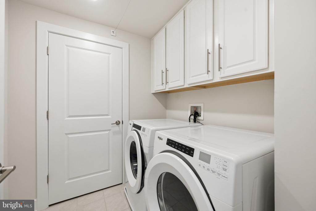 210 DECOVERLY DRIVE Unit: 205