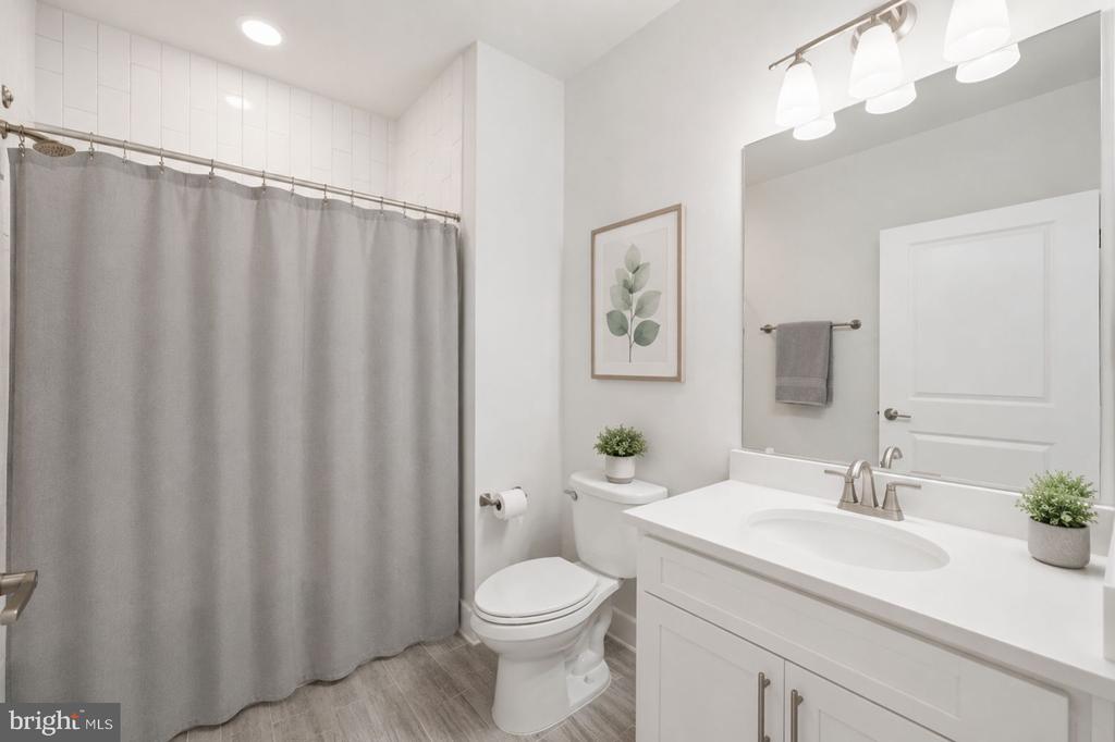 210 DECOVERLY DRIVE Unit: 205