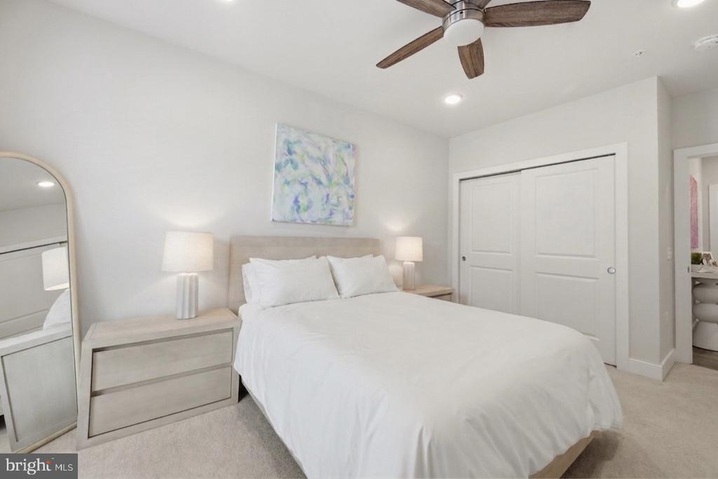 210 DECOVERLY DRIVE Unit: 205