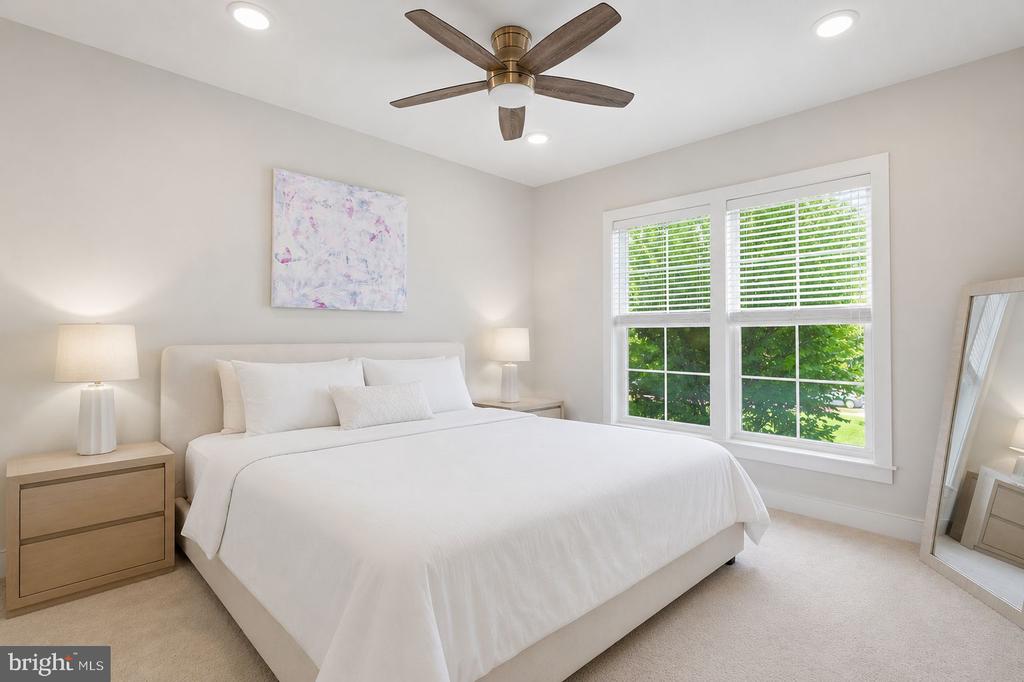 210 DECOVERLY DRIVE Unit: 205