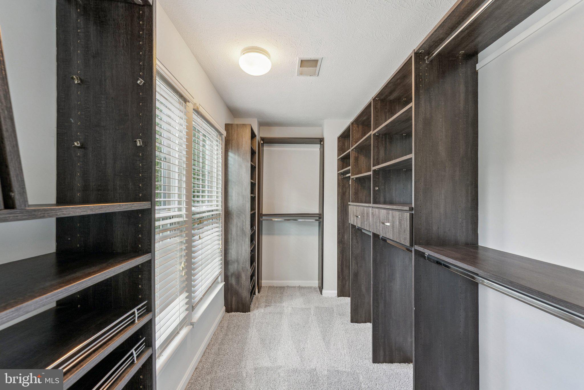 10912 Flintlock Ln