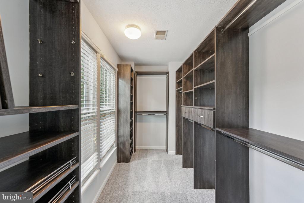 10912 Flintlock Ln