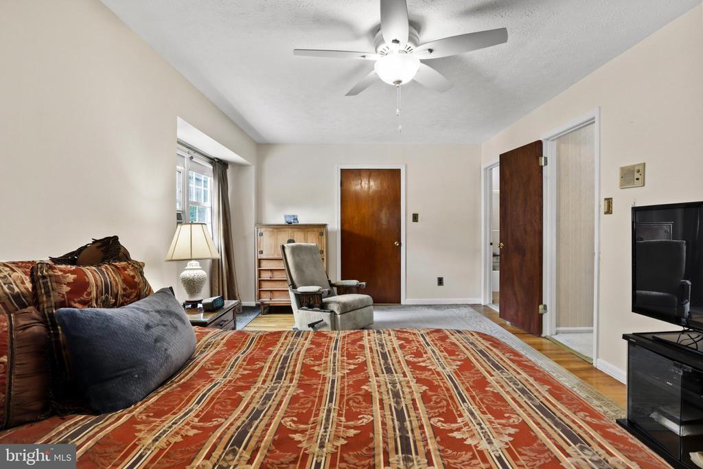12903 DAUPHIN COURT