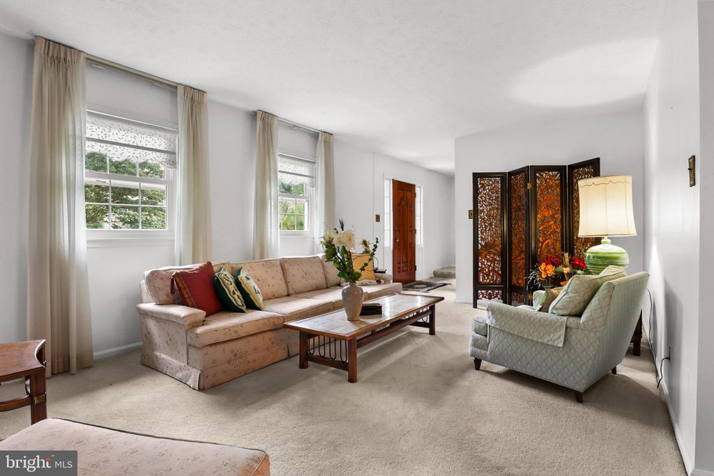 12903 DAUPHIN COURT