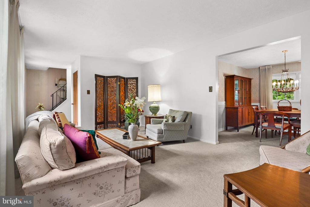 12903 DAUPHIN COURT