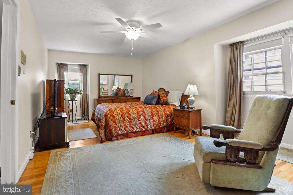 12903 DAUPHIN COURT