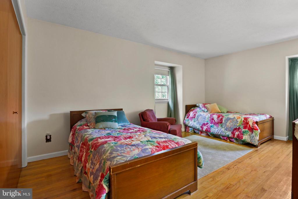 12903 DAUPHIN COURT