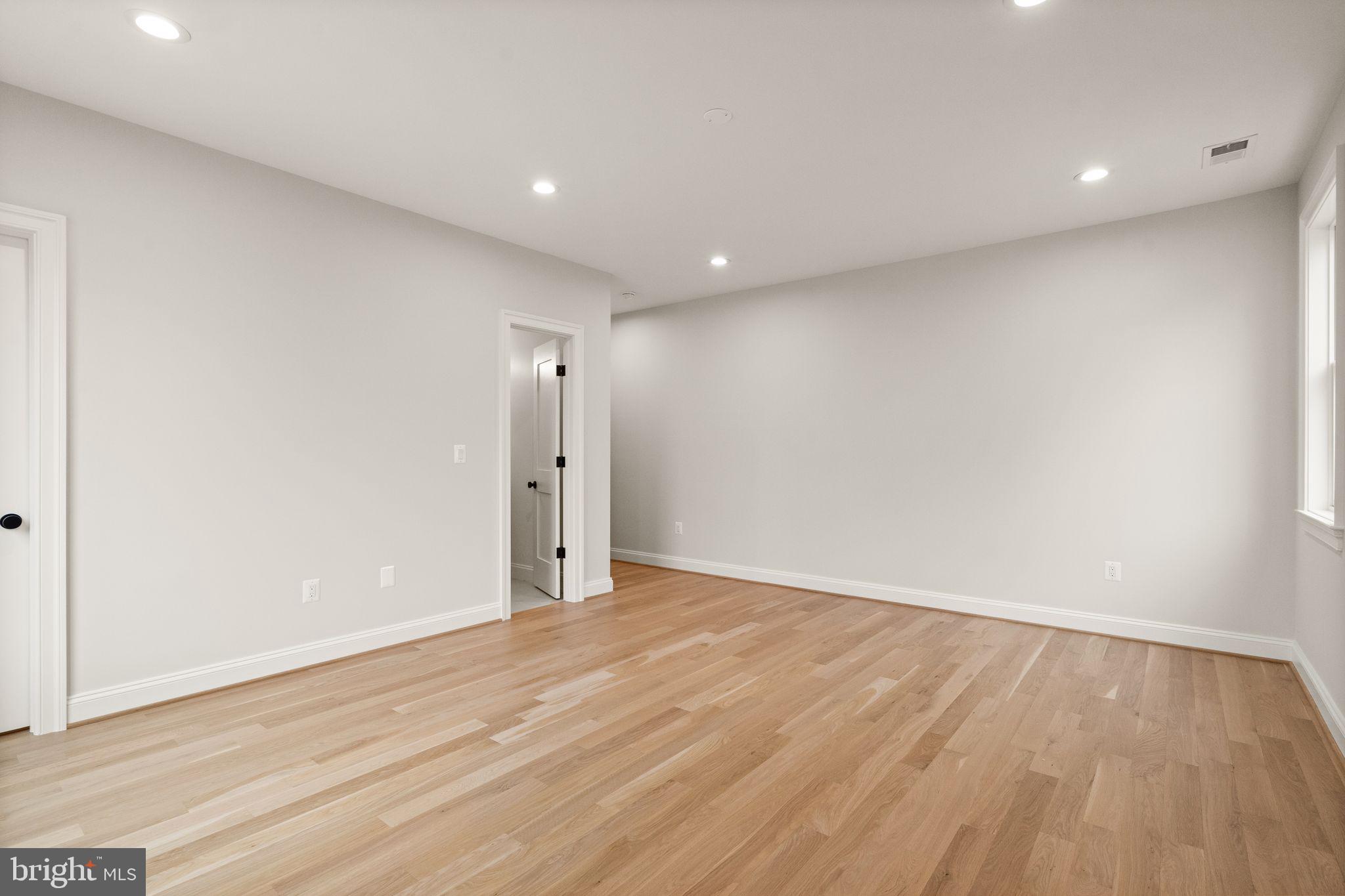 5543 10TH STREET N