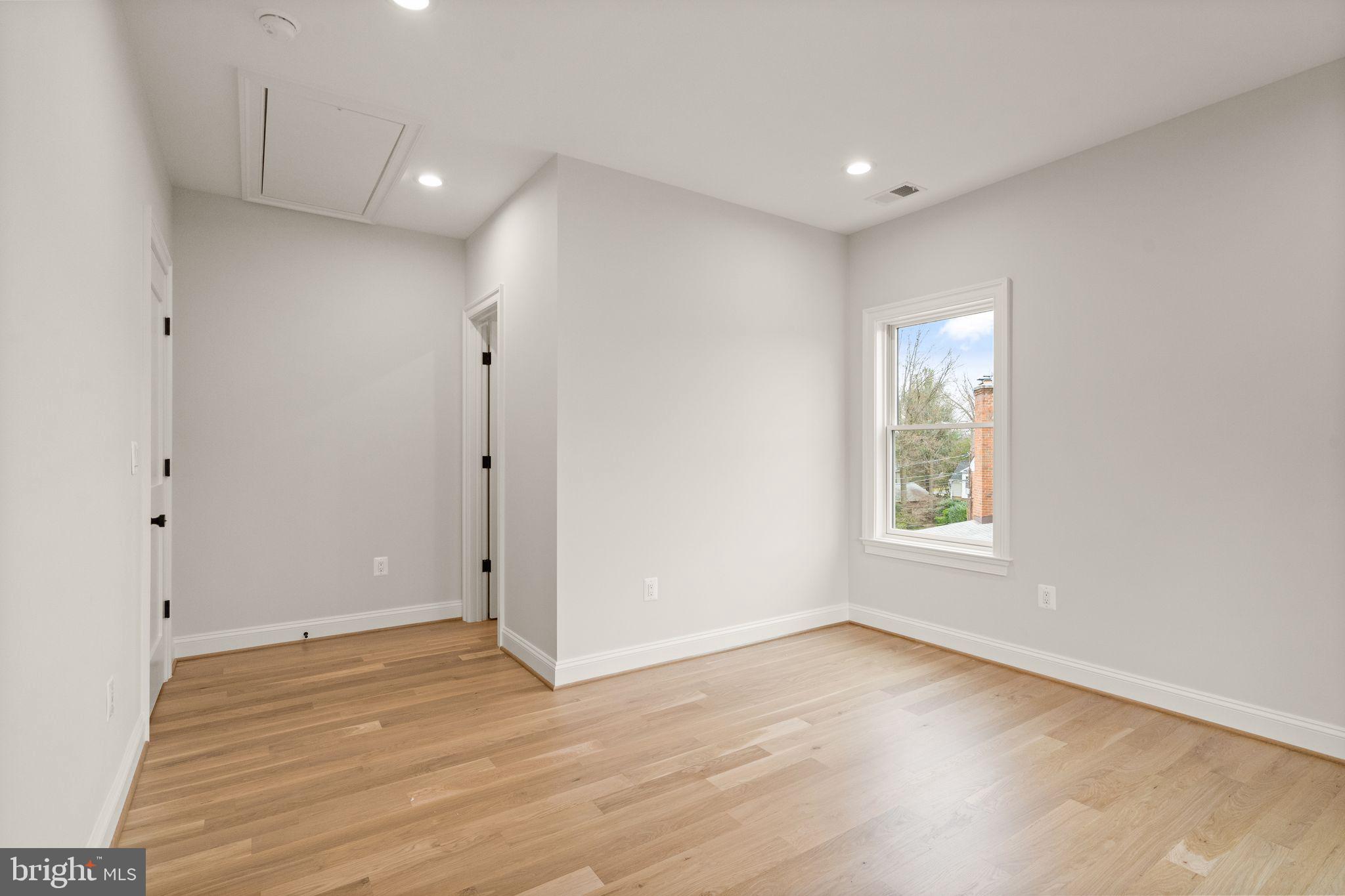 5543 10TH STREET N
